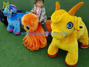 China Hansel amusement park happy rides on animal motorized plush riding animals proveedor