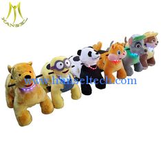 China Hansel  coin operated plush ride on toy dog walking machine for outdoor playground proveedor