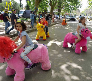 Hansel battery operated ride toy animal walking toy horses for amusement park proveedor