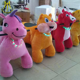 Hansel amusement walking plush animal horse electric plush scooter proveedor