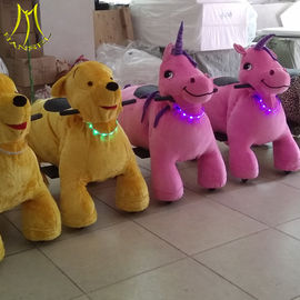 Hansel  outdoor park moving animals battery operated plush animals with necklace proveedor
