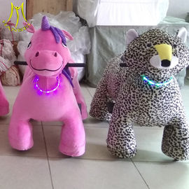 Hansel  outdoor park moving animals battery operated plush animals with necklace proveedor