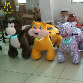 Hansel  hot selling plush motorized riding animals  children coin operated walking animal toy rides proveedor
